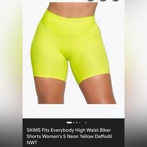 Skims shorts NWT